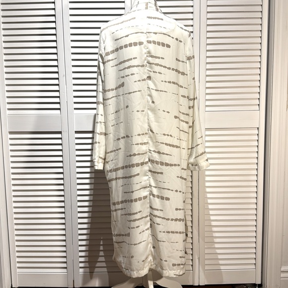 ⭐️🤍 Beautiful duster size S/M 🤍⭐️ - Picture 7 of 7